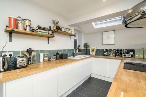 2 bedroom flat for sale, Acton Lane, London W3