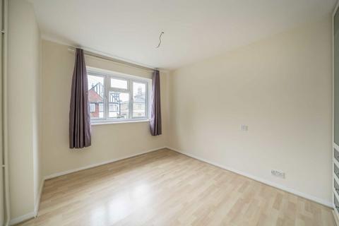 2 bedroom flat for sale, Acacia Road, London W3