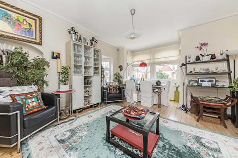 3 bedroom flat for sale, Twyford Avenue, London W3