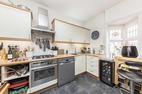 3 bedroom flat for sale, Twyford Avenue, London W3