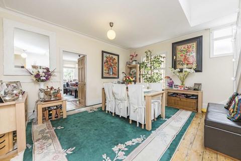 3 bedroom flat for sale, Twyford Avenue, London W3