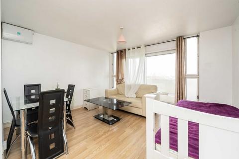 1 bedroom flat for sale, Bloomsbury Close, London W5