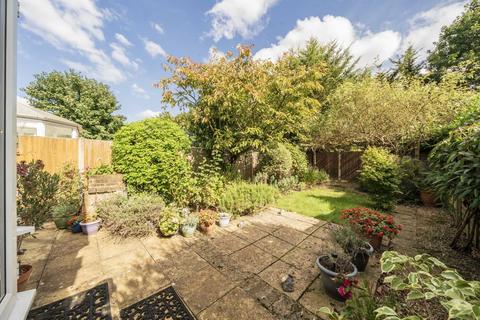 2 bedroom flat for sale, Inglis Road, London W5