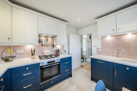 2 bedroom flat for sale, Kingsbridge Avenue, London W3