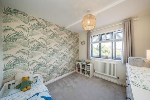 2 bedroom flat for sale, Kingsbridge Avenue, London W3