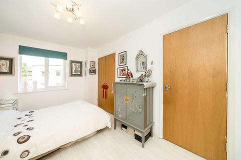 2 bedroom flat for sale, Church Road, London W3