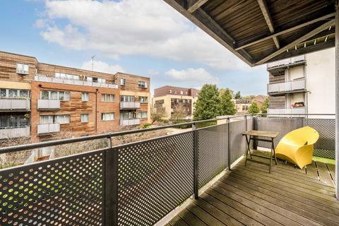 1 bedroom flat for sale, Agate Close, London NW10