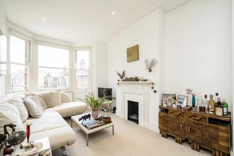 3 bedroom flat for sale, Newton Avenue, London W3