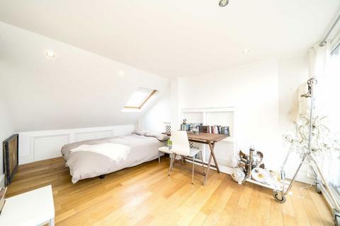 3 bedroom flat for sale, Newton Avenue, London W3