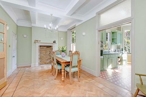 6 bedroom semi-detached house for sale, Lynton Road, London W3