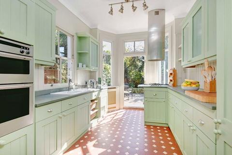 6 bedroom semi-detached house for sale, Lynton Road, London W3