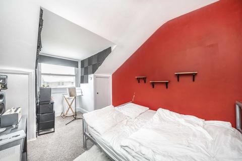 3 bedroom flat for sale, Cumberland Park, London W3