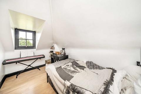 3 bedroom flat for sale, Cumberland Park, London W3