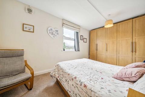 3 bedroom flat for sale, Twyford Avenue, London W3