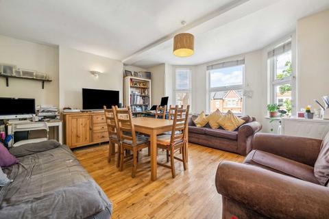 3 bedroom flat for sale, Twyford Avenue, London W3