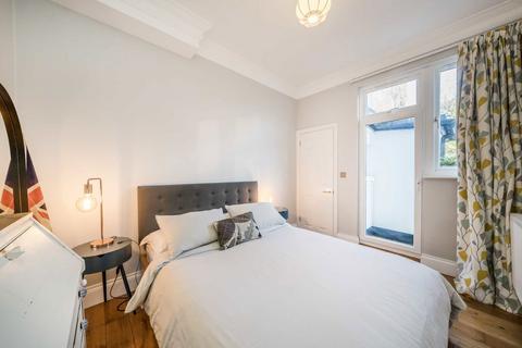 2 bedroom flat for sale, Grafton Road, London W3