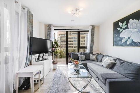 2 bedroom flat for sale, Lakeside Drive, London NW10