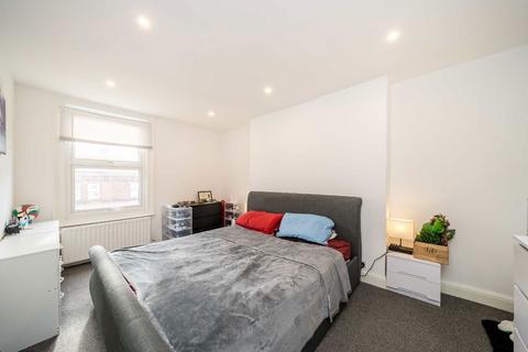 2 bedroom flat for sale, Horn Lane, London W3