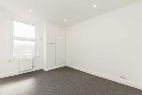 2 bedroom flat for sale, Horn Lane, London W3