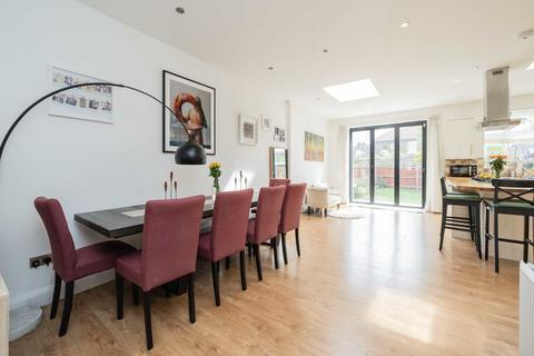 4 bedroom house for sale, Cecil Road, London W3