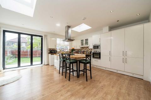 4 bedroom house for sale, Cecil Road, London W3