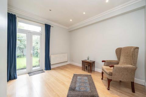 2 bedroom flat for sale, Grafton Road, London W3