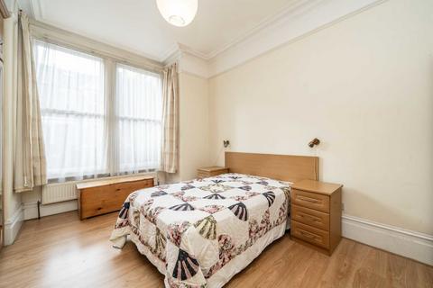 2 bedroom flat for sale, Grafton Road, London W3