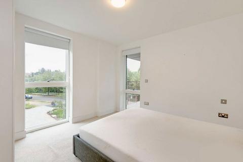 2 bedroom flat for sale, Lakeside Drive, London NW10