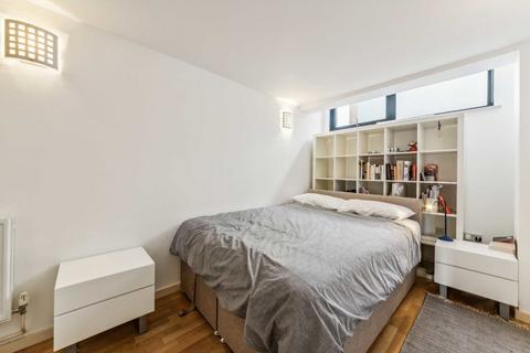 2 bedroom flat for sale, Cowley Road, London W3