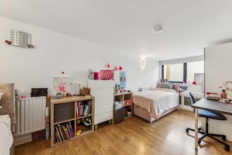 2 bedroom flat for sale, Cowley Road, London W3