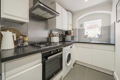 2 bedroom flat for sale, Oakley Avenue, London W5