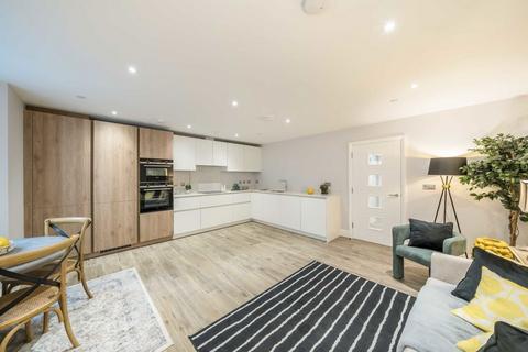 2 bedroom maisonette for sale, Birkbeck Avenue, London W3