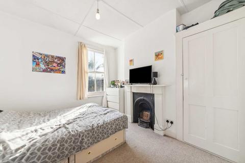 3 bedroom flat for sale, Petersfield Road, London W3