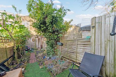 3 bedroom flat for sale, Petersfield Road, London W3