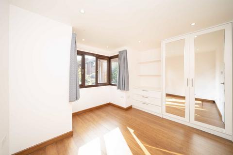 2 bedroom flat for sale, Beardsley Way, London W3