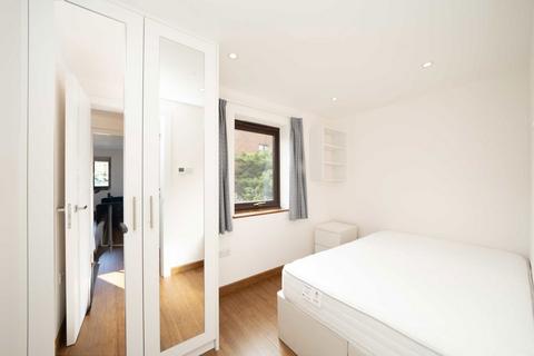 2 bedroom flat for sale, Beardsley Way, London W3