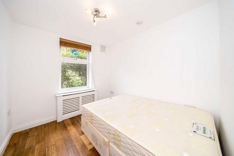 3 bedroom flat for sale, Canada Road, London W3