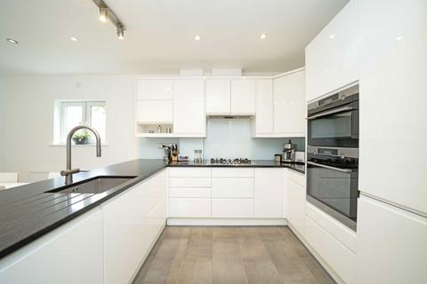 2 bedroom terraced house for sale, Spooners Mews, London W3