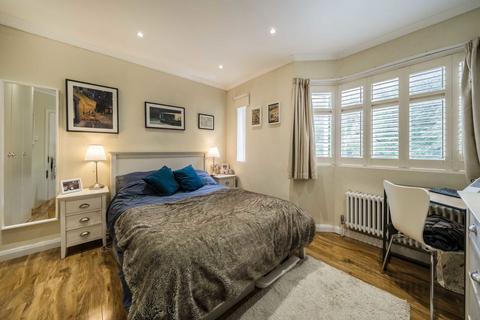 2 bedroom flat for sale, Rosemont Road, London W3