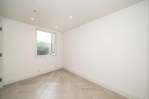 2 bedroom flat for sale, Grafton Road, London W3