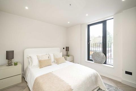 2 bedroom flat for sale, Grafton Road, London W3