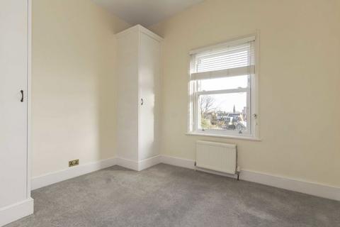 2 bedroom flat to rent, Cumberland Park, London W3