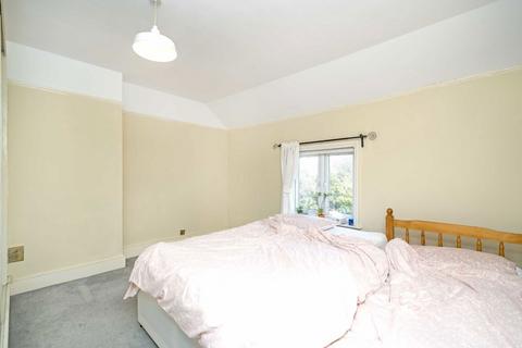 2 bedroom flat to rent, Cumberland Park, London W3