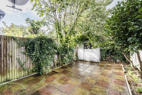 4 Blossom Close, London, W5 4YE