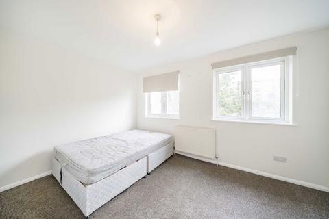 4 Blossom Close, London, W5 4YE