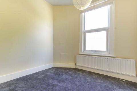 3 bedroom house to rent, Manor Road, London W13