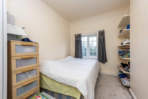 2 bedroom flat for sale, Hanger Lane, London W5