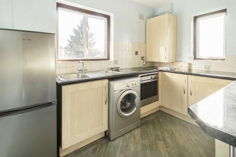 2 bedroom flat to rent, Cavendish Avenue, London W13