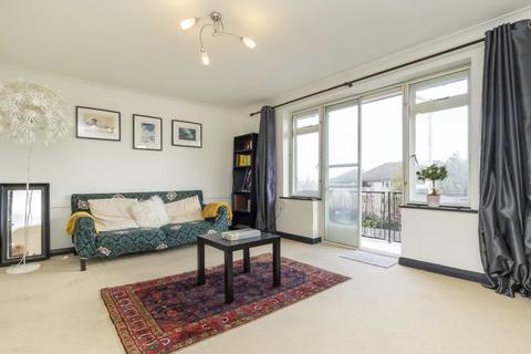 2 bedroom flat for sale, Queens Walk, London W5