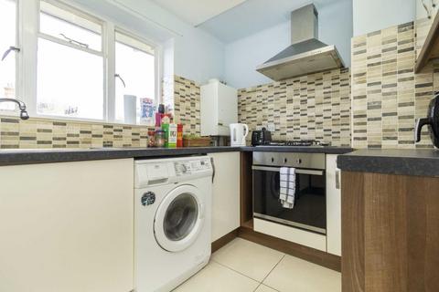 2 bedroom flat for sale, Queens Walk, London W5